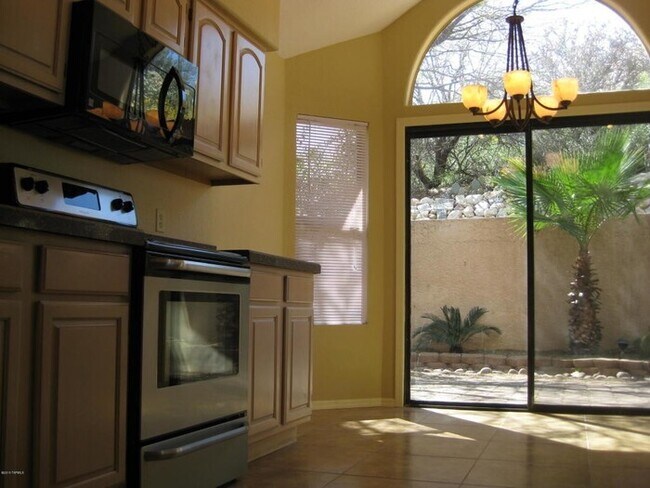 Building Photo - Bright & Peaceful Living in Oro Valley’s Gated Stoney Canyon