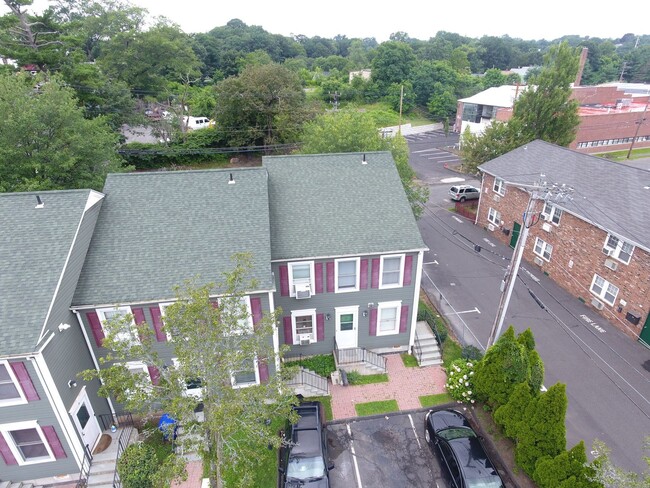 Building Photo - 2-Bedroom at 72 Chesnut St., Norwalk, CT