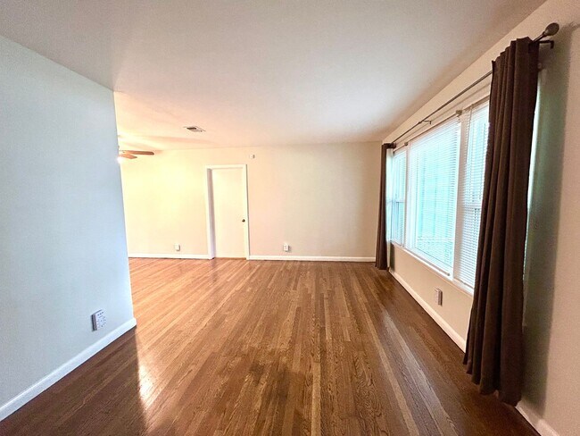 Building Photo - *MOVE IN SPECIAL* Stylishly Renovated Home with Fenced Backyard & Two Living Areas!