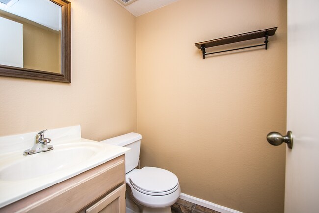 Building Photo - 4BR/2.5 BA. Located in the Desert Ridge