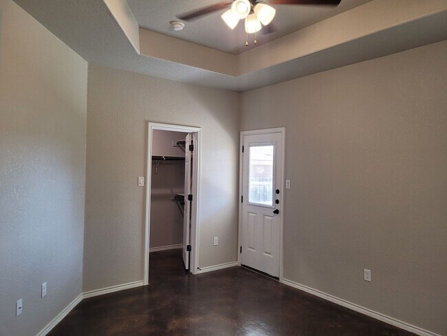 Building Photo - Luxury 3/2 Duplex in Seguin, Texas