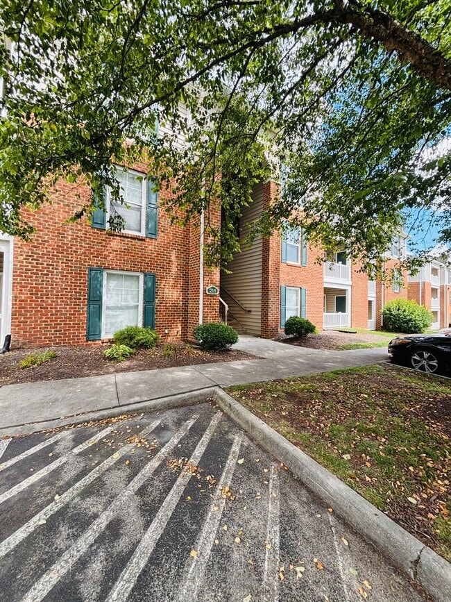 Building Photo - 215 S Knollwood Dr