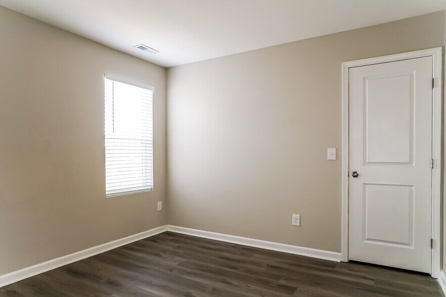 Building Photo - 114 N Porcenna Ln