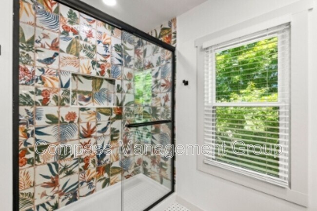 Building Photo - 3201 Davenport Rd