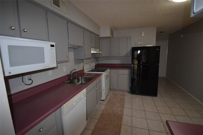 Building Photo - 12900 Walden Rd