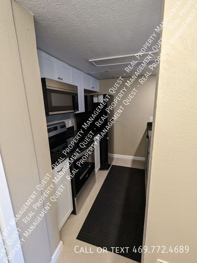Building Photo - 4632 Country Creek Dr