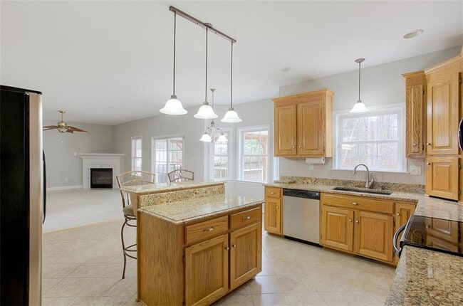 Building Photo - 613 Greyshire Dr