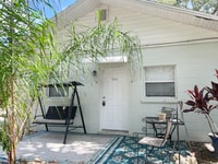 Building Photo - Newly Listed! Available now.
