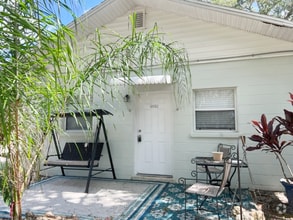Building Photo - Newly Listed! Available now.