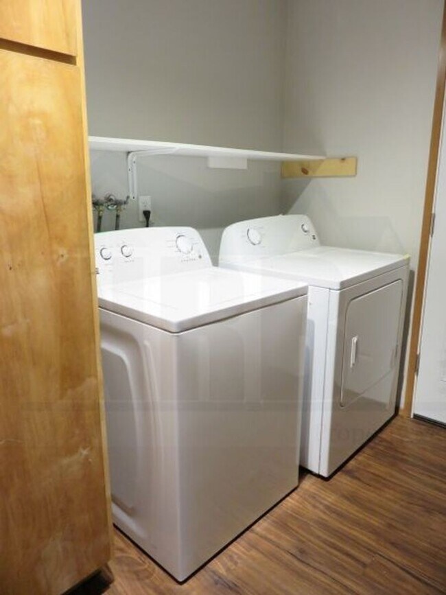 Building Photo - Newly renovated House located in the park community of Lacey!