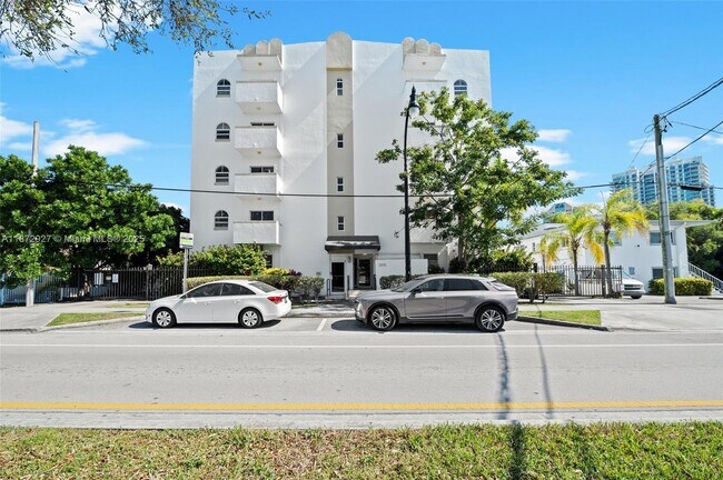 Building Photo - 3051 SW 27th Ave