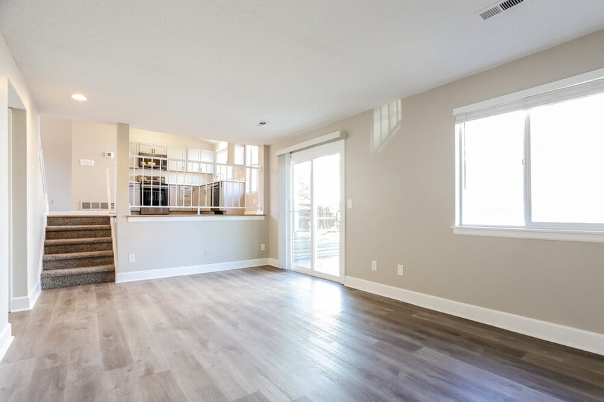 Building Photo - 16393 Goldenrod Way