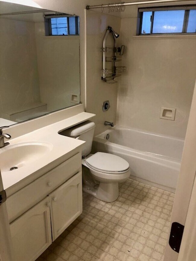 Building Photo - Charming and Spacious Home in Carmichael