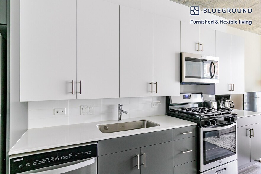 Building Photo - 60 E Randolph St