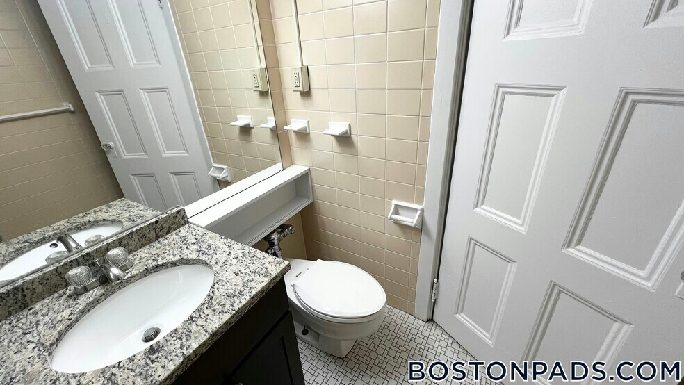 Building Photo - 62 Boylston St