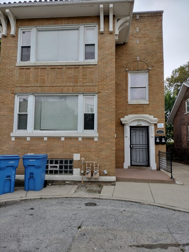 Building Photo - 2525 E 72nd Pl