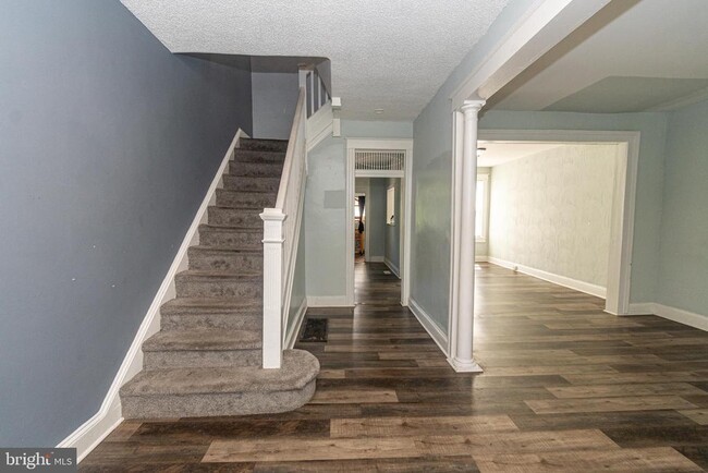 Building Photo - 409 Edgewood St