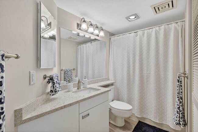 Building Photo - 9650 S Ocean Dr