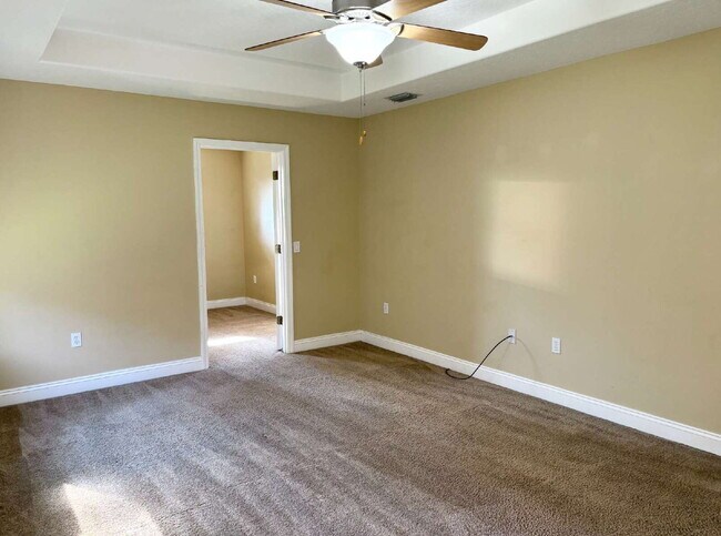 Building Photo - "Charming 4-Bed home in Navarre!"