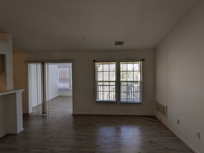 Building Photo - 13101 Briarcliff Ter