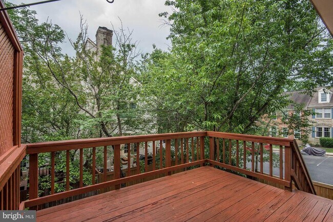 Building Photo - 1264 Quaker Hill Dr