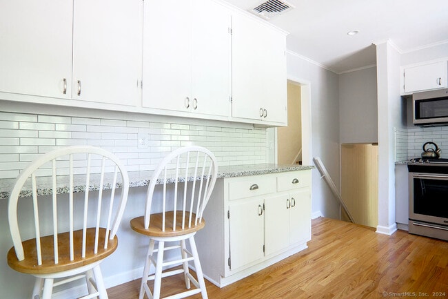 Building Photo - 11 Beechwood Ln