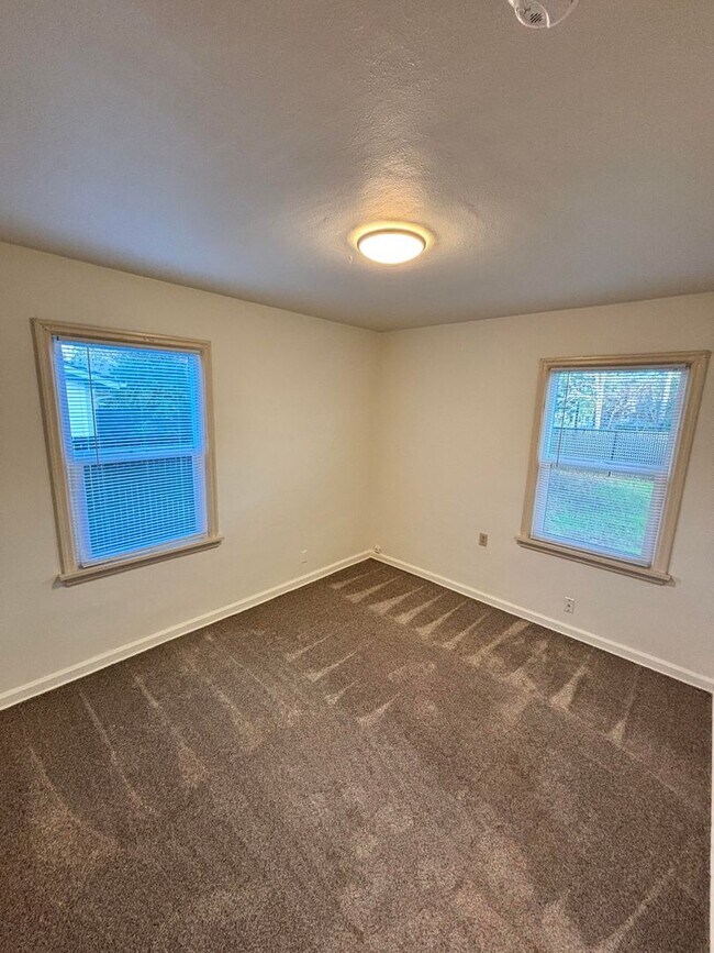 Building Photo - Cozy Two Bedroom Home in Salem