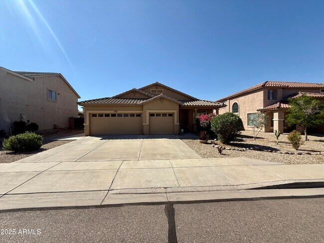 Primary Photo - 3229 W Pleasant Ln