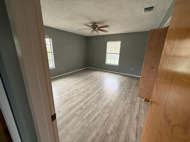 Building Photo - 713 FM 153