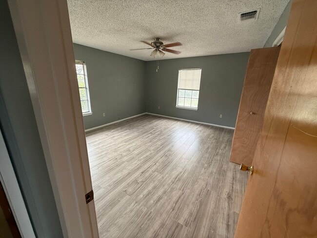 Building Photo - Smithville Single Story Home with Views