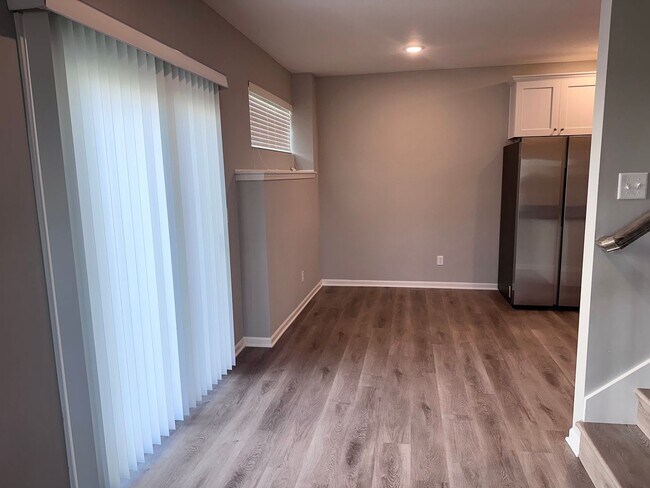 Building Photo - 709 Pampas St