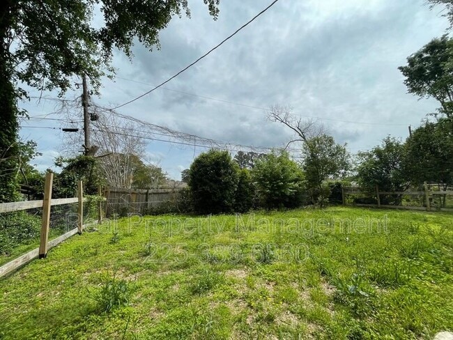 Building Photo - 1340 Bellonia Dr
