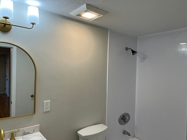 Building Photo - 4 Tara Dr