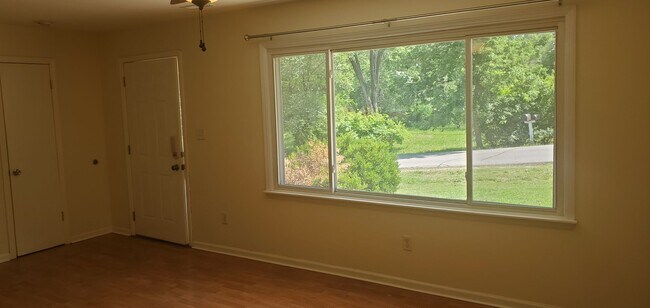 Building Photo - 3211 Martha Dr