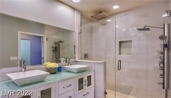 Building Photo - 7067 Westpark Ct