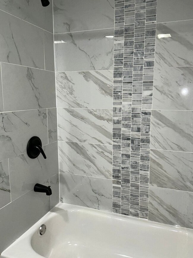 Building Photo - Fully updated 4BR 3BA single family rambler in Twinbrook Forest