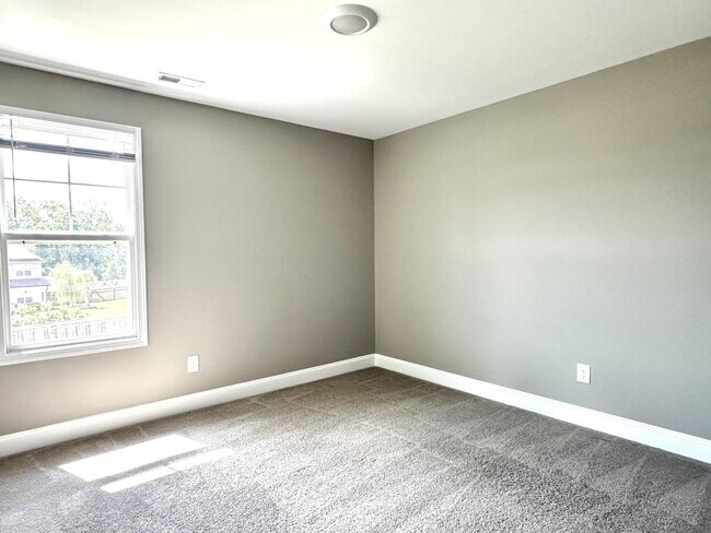Building Photo - 150 Leach Creek Dr