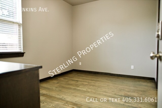 Building Photo - 705 S Jenkins Ave