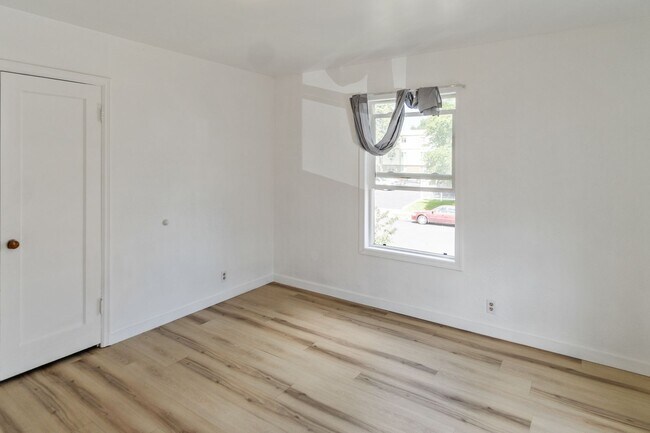 Building Photo - 2816 E Everett Ave