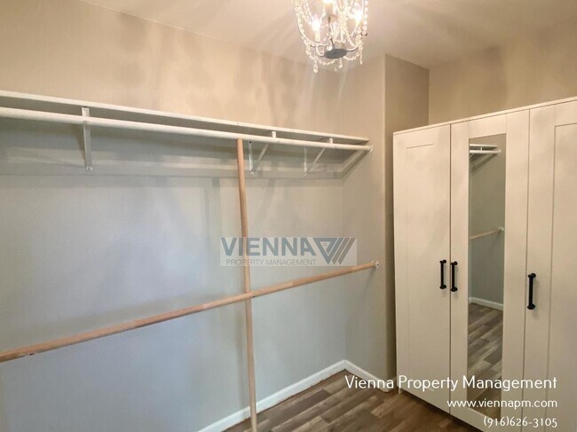 Building Photo - 131 Candela Cir