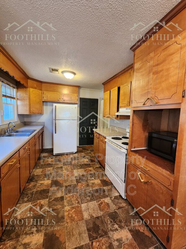 Building Photo - 1917 Inman Dr