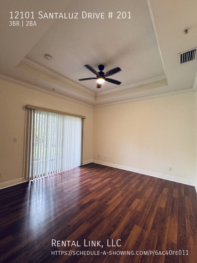 Building Photo - 12101 Santaluz Dr
