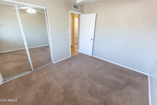 Building Photo - 704 E La Jolla Dr