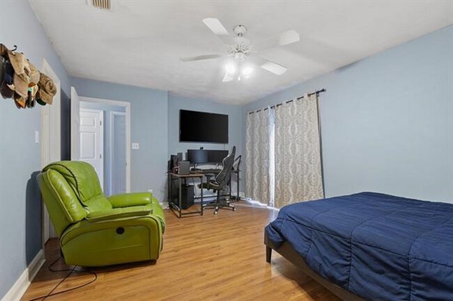 Building Photo - NE Tallahassee Home In Centre Court