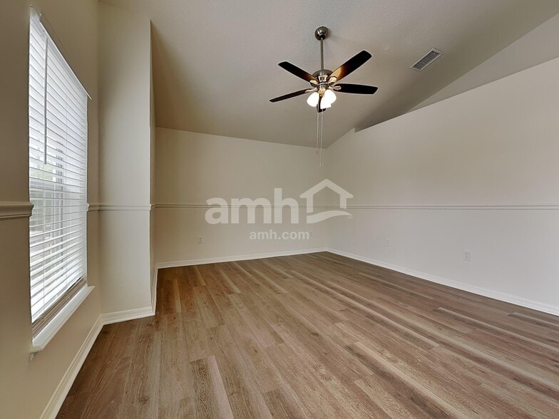 Building Photo - 1019 Brenton Leaf Dr