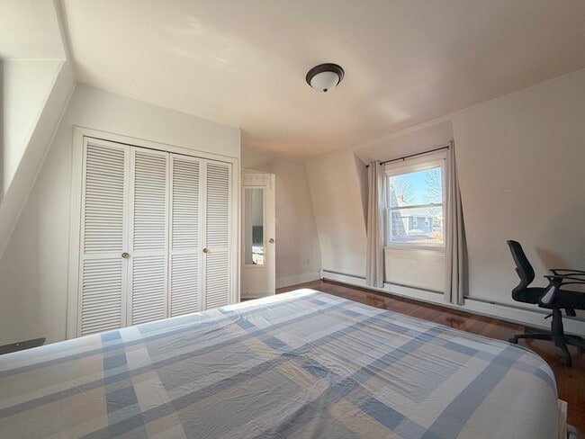 Building Photo - 10 W Elm Ave