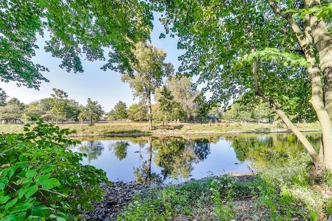 Building Photo - 534 River Front Cir