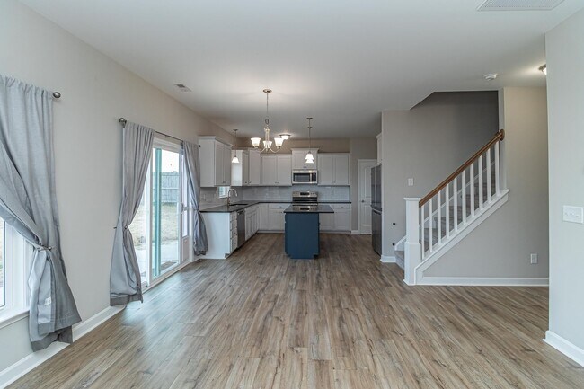 Building Photo - SPACIOUS 2-Story Home in Pikeville School ...