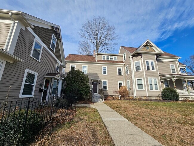 Building Photo - 32 Main St