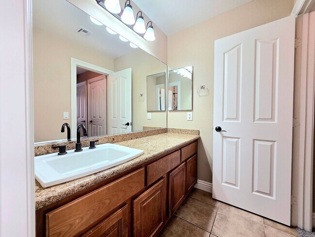 Building Photo - Three-bedroom Single Family